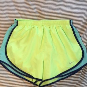Women’s Nike Dri-Fit Tempo Running Shorts sz L
